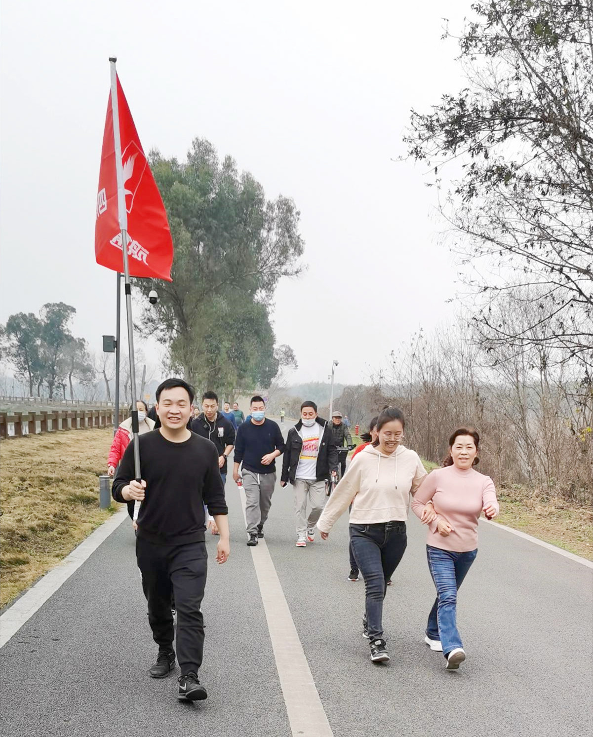 路上_副本.jpg 路上_副本.jpg